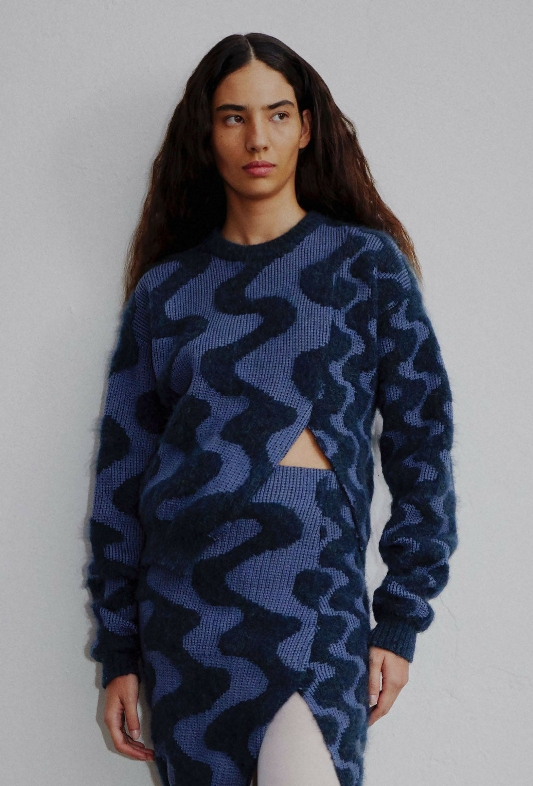 wavey sweater dark
